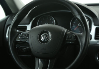 Подержанный автомобиль Volkswagen Touareg 2013 года (16 фото)
