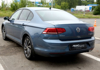 Подержанный автомобиль Volkswagen Passat Sedan 2015 года (4 фото)