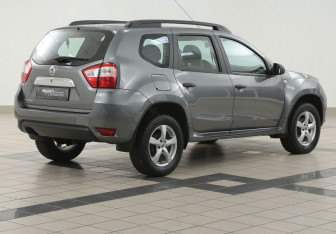 Подержанный автомобиль Nissan Terrano 2014 года (4 фото)