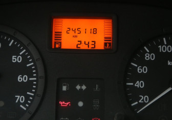 Подержанный автомобиль Renault Logan Sedan 2006 года (17 фото)