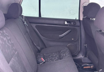 Подержанный автомобиль Volkswagen Golf Hatchback 1998 года (9 фото)