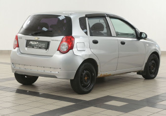 Подержанный автомобиль Chevrolet Aveo Hatchback 2010 года (4 фото)