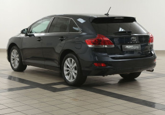 Подержанный автомобиль Toyota Venza 2014 года (2 фото)