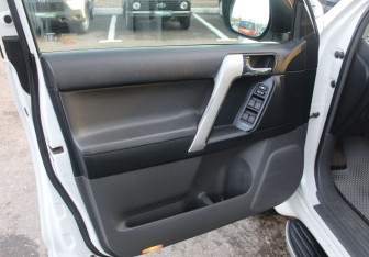 Подержанный автомобиль Toyota Land Cruiser Prado 2011 года (9 фото)