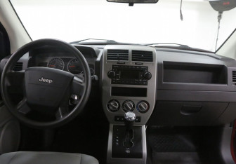Подержанный автомобиль Jeep Compass 2006 года (8 фото)