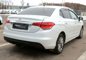 Подержанный автомобиль Citroen C4 Sedan 2013 года (6 фото)