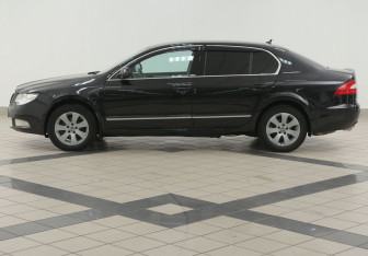 Подержанный автомобиль Skoda Superb Liftback 2011 года (7 фото)