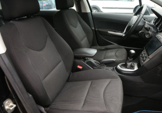 Подержанный автомобиль Peugeot 408 2012 года (10 фото)