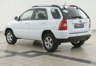 Подержанный автомобиль Kia Sportage 2010 года (2 фото)