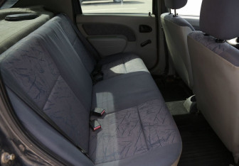 Подержанный автомобиль Renault Logan Sedan 2006 года (11 фото)