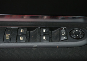 Подержанный автомобиль Peugeot 3008 2011 года (17 фото)