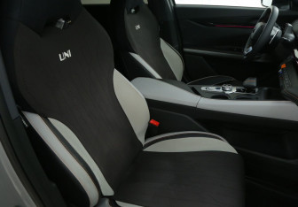 Подержанный автомобиль Changan UNI-V 2024 года (10 фото)