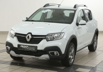 Подержанный автомобиль Renault Sandero 2021 года (8 фото)