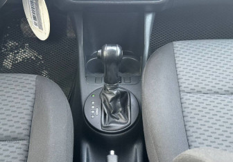 Подержанный автомобиль Skoda Fabia Hatchback 2012 года (11 фото)