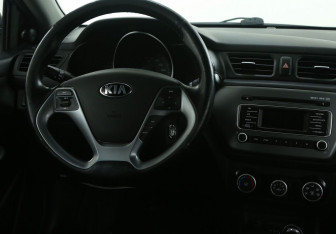 Подержанный автомобиль Kia Rio Sedan 2016 года (14 фото)