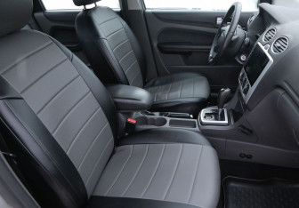 Подержанный автомобиль Ford Focus Sedan 2005 года (10 фото)