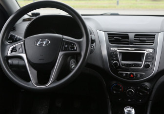 Подержанный автомобиль Hyundai Solaris Sedan 2016 года (14 фото)