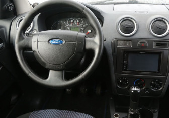 Подержанный автомобиль Ford Fusion 2008 года (14 фото)