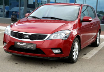 Подержанный автомобиль Kia Ceed Hatchback 2010 года (3 фото)
