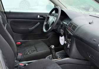 Подержанный автомобиль Volkswagen Golf Hatchback 1998 года (10 фото)