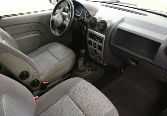 Подержанный автомобиль Renault Logan Sedan 2006 года (6 фото)