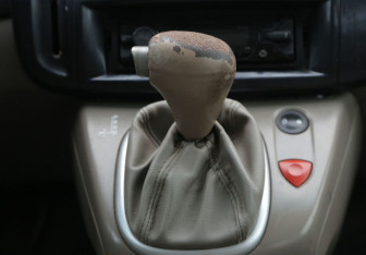 Подержанный автомобиль Renault Scenic 2004 года (13 фото)