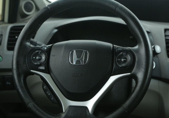 Подержанный автомобиль Honda Civic Sedan 2012 года (16 фото)