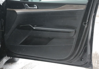 Подержанный автомобиль Kia K5 2021 года (18 фото)