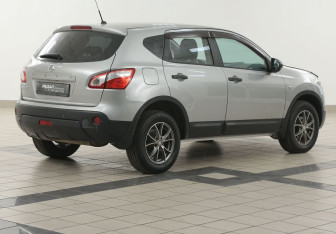 Подержанный автомобиль Nissan Qashqai 2010 года (4 фото)
