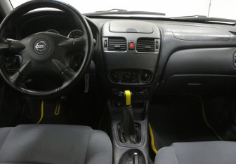 Подержанный автомобиль Nissan Almera Sedan 2005 года (7 фото)