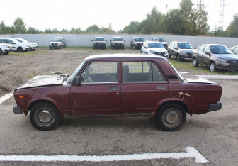 Подержанный автомобиль LADA (ВАЗ) 2107 2006 года (4 фото)