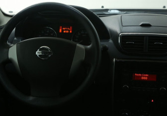 Подержанный автомобиль Nissan Terrano 2014 года (14 фото)