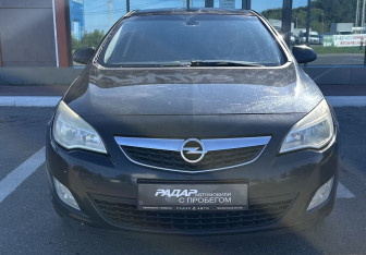 Подержанный автомобиль Opel Astra Hatchback 2011 года (2 фото)