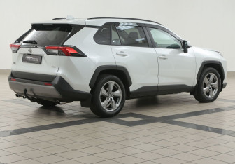 Подержанный автомобиль Toyota RAV4 2020 года (4 фото)