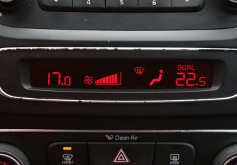 Подержанный автомобиль Kia Sorento 2014 года (18 фото)