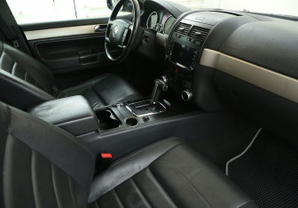 Подержанный автомобиль Volkswagen Touareg 2007 года (9 фото)