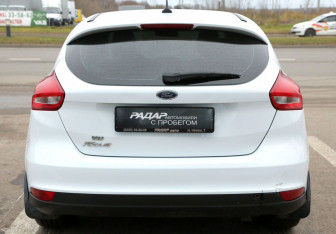 Подержанный автомобиль Ford Focus Hatchback 2017 года (5 фото)
