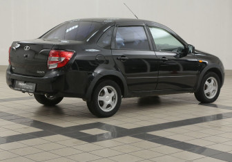 Подержанный автомобиль LADA (ВАЗ) Granta Sedan 2013 года (4 фото)