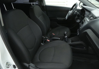 Подержанный автомобиль Kia Rio Sedan 2016 года (10 фото)