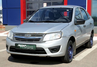 Подержанный автомобиль LADA (ВАЗ) Granta Liftback 2015 года (3 фото)