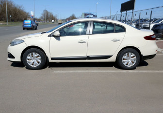 Подержанный автомобиль Renault Fluence 2013 года (8 фото)