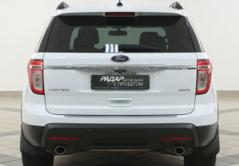 Подержанный автомобиль Ford Explorer 2015 года (3 фото)