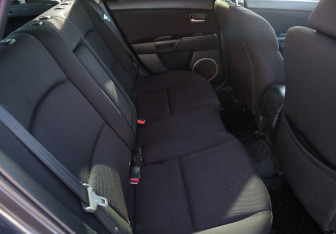Подержанный автомобиль Mazda 3 Hatchback 2006 года (11 фото)