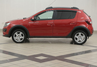 Подержанный автомобиль Renault Sandero 2018 года (7 фото)