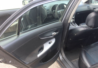 Подержанный автомобиль Toyota Corolla Sedan 2012 года (11 фото)