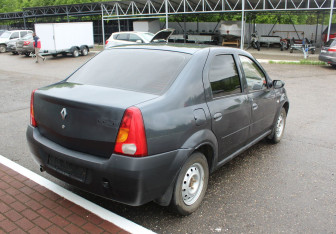 Подержанный автомобиль Renault Logan Sedan 2006 года (7 фото)