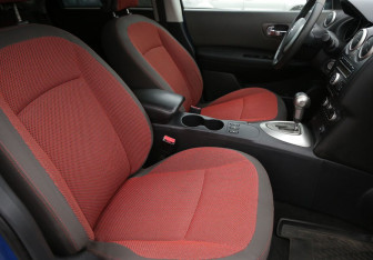 Подержанный автомобиль Nissan Qashqai 2007 года (10 фото)