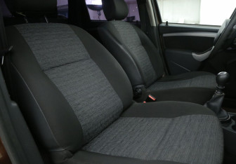 Подержанный автомобиль Renault Duster 2014 года (10 фото)