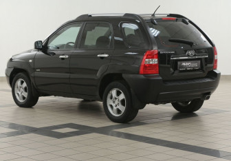 Подержанный автомобиль Kia Sportage 2007 года (2 фото)