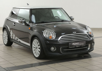 Подержанный автомобиль MINI Hatch 2011 года (1 фото)